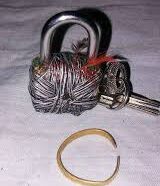 le rituel du cadenas d'amour du maitre Tchetoula au +229 91323467 OU 53838114 OU 64485848